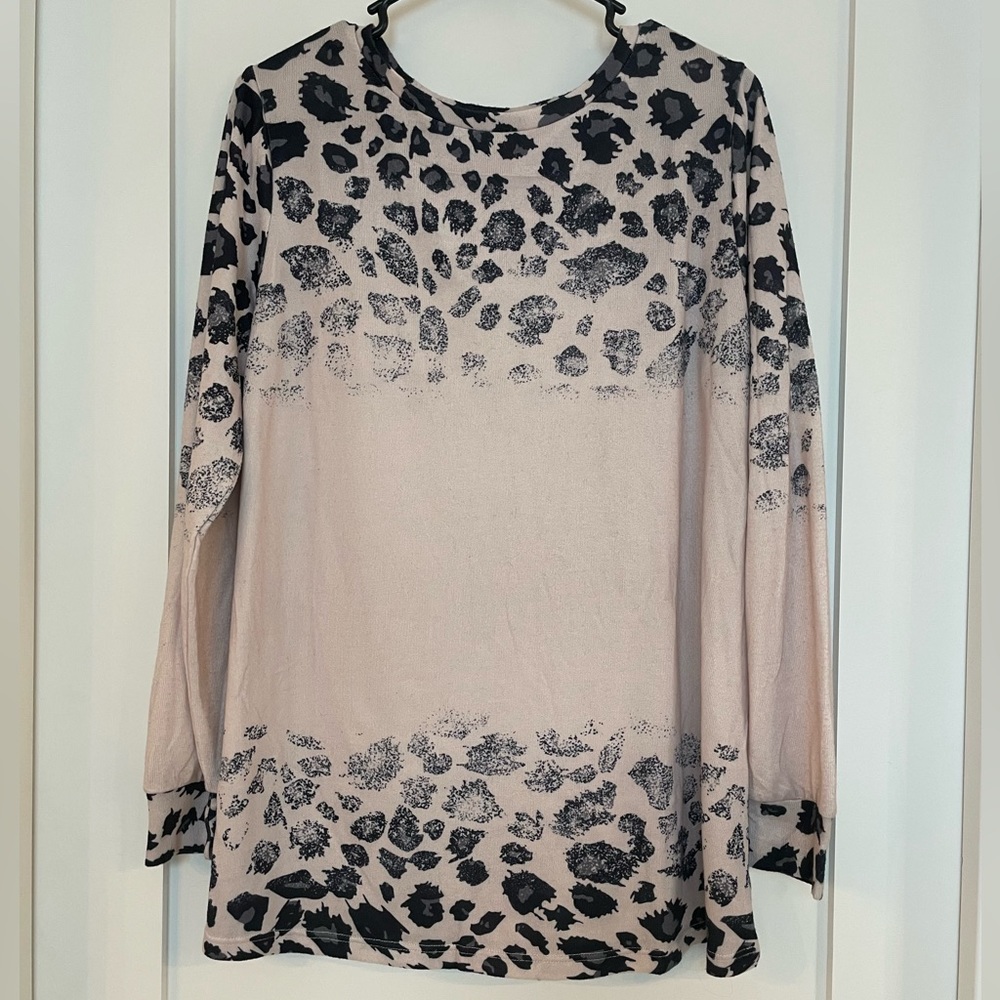 🩶Cheetah Print Tunic - Picture 3 of 5